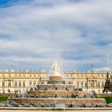 Brunnen wasserspiele vor der schloss herrenchiemsee