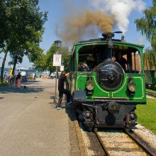 Chiemseebahn: Die Chiemseebahn verbindet Prien Bahnhof mit Prien Hafen